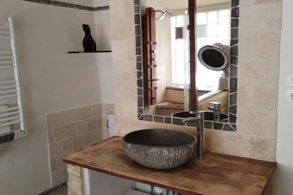 À 5 Minutes de la Rivière et du Club Canoë, Maison de Village in Remoulins, Nimes und Umgebung