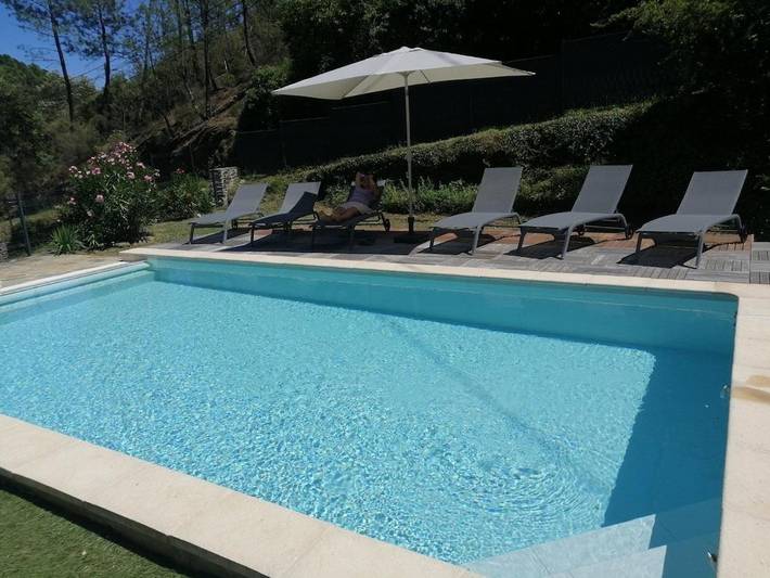 Location de vacances pour 11 personnes, avec Balcon et Terrasse ainsi que Jardin et Piscine à Saint-Paul-la-Coste