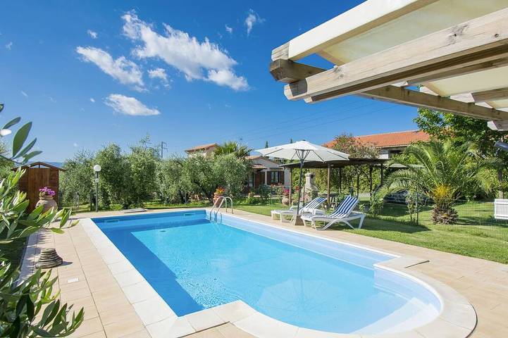 Casa de vacaciones para 6 personas, con terraza además de piscina y jardín, Se admiten mascotas - 1