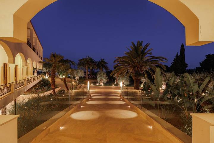 Hôtel pour 2 personnes, avec Balcon et Terrasse ainsi que Jardin et Piscine