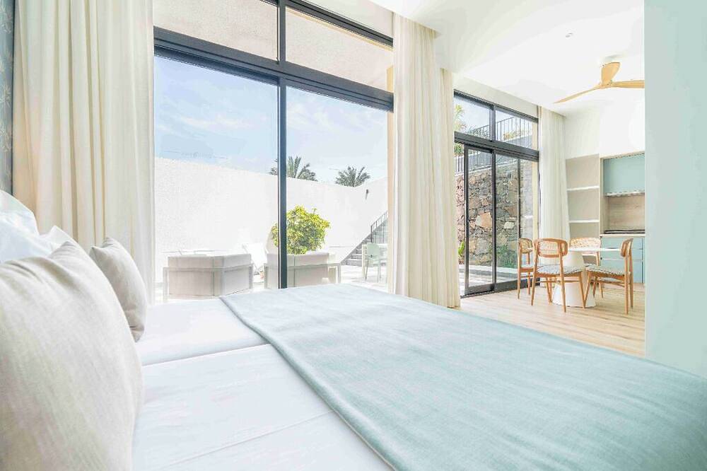 Sophisticated Studio w/ Balcony near Ocean – Perfect for Peaceful Relaxation in Porto Moniz, Madeira