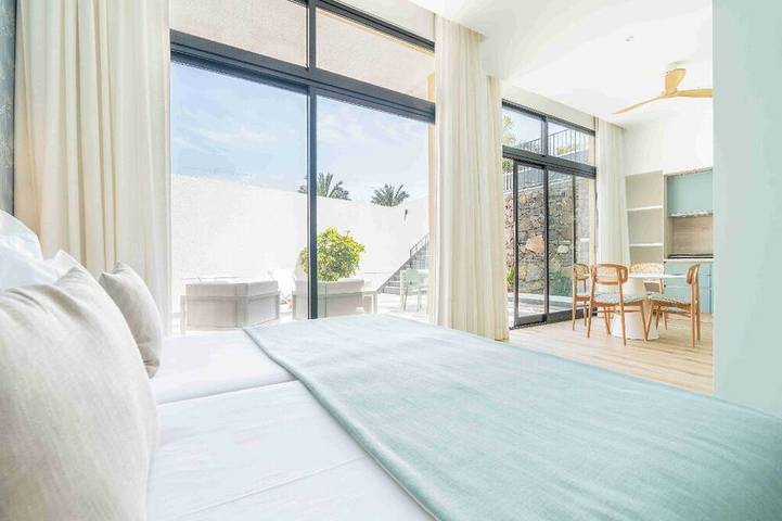 Sophisticated Studio w/ Balcony near Ocean – Peaceful Relaxation with Breakfast! in Porto Moniz, Madeira