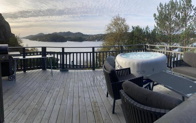 Ferienhaus für 7 Personen, mit Balkon und Whirlpool sowie Terrasse und Garten in Fjell - 2