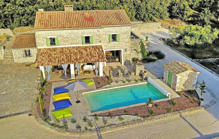 Location de vacances pour 8 personnes, avec terrasse et piscine à Orgnac-l'Aven - 3