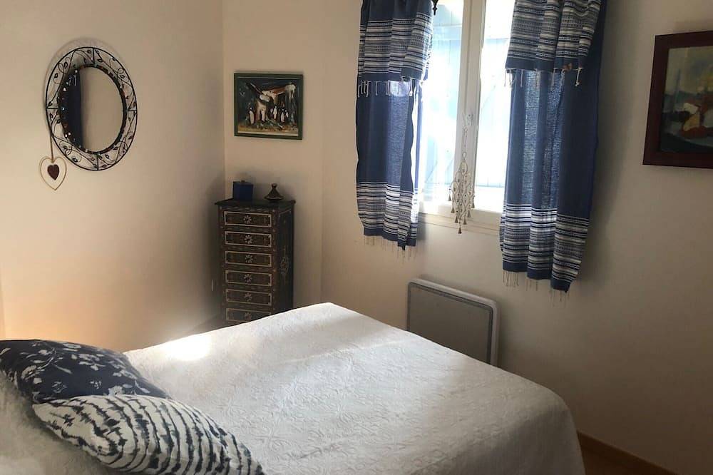A charming vacation home in a pretty Provencal village in La Cadière-d'Azur, Toulon regio