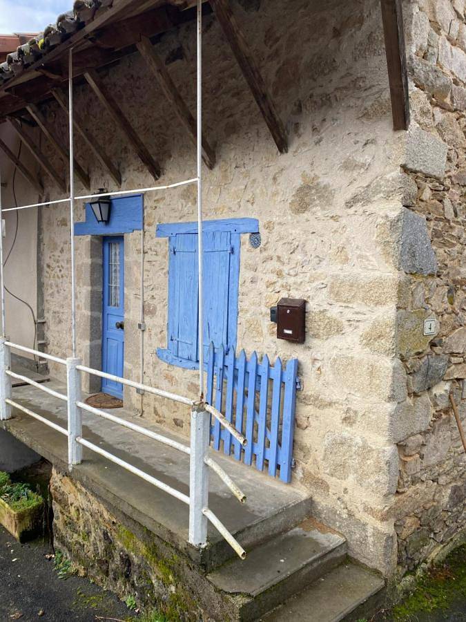 Gîte pour 4 personnes, avec terrasse, animaux acceptés à Boisset (Cantal)