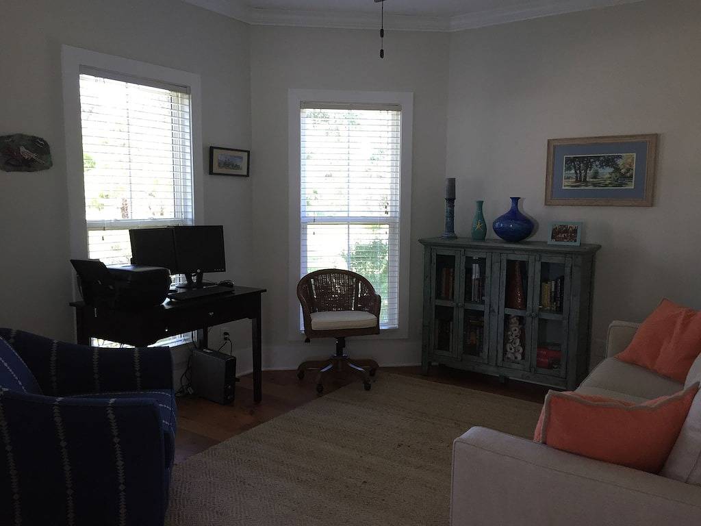 Wunderschön eingerichtetes Haus, einen halben Block vom Strand und einen kurzen Spaziergang von der Innenstadt von Bay St. entfernt. Louis. in Bay St. Louis, Mississippi Gulf Coast