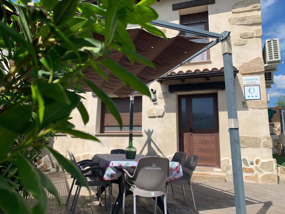 Casa Rural Puerto - casa de piedra con piscina privada - Valle del Ambroz - Casas del Monte - Ideal Para Disfrutar En Familia O Grupo De Amigos in Casas del Monte, Provincia de Cáceres