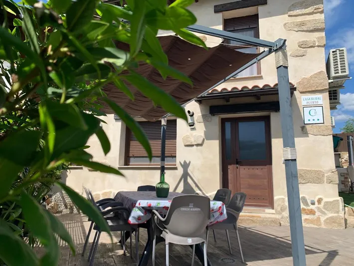 Ferienhaus für 8 Personen, mit Ausblick und Pool sowie Garten - 1