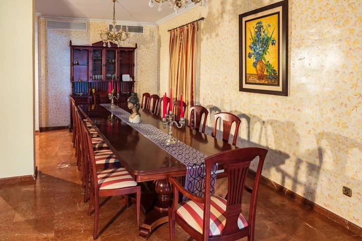 Chalet para 14 personas, con piscina y jardín en Aljarafe - 2