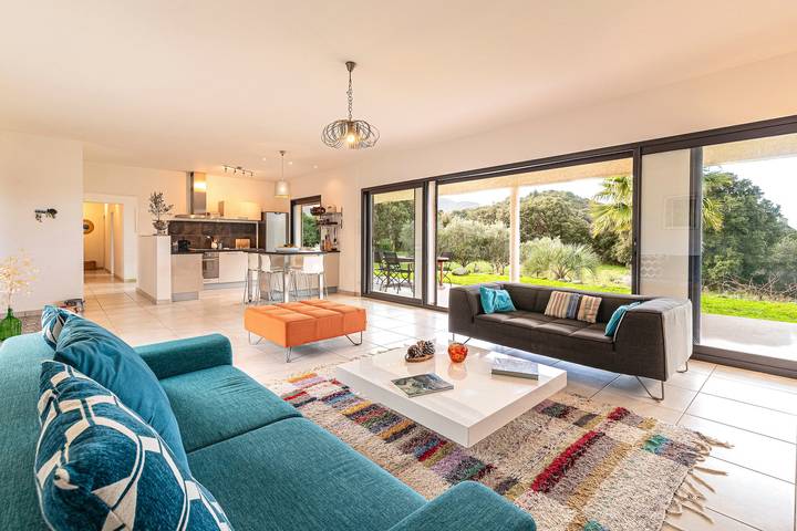 Location de vacances pour 6 personnes, avec Terrasse ainsi que Jardin et Piscine à Cauro