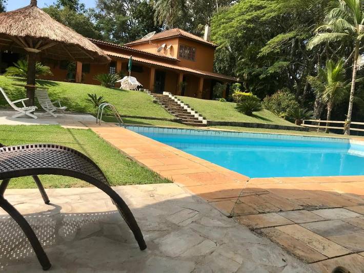 Casas e apartamentos de temporada para 3 pessoas, com jardim e piscina infantil e ainda vista and piscina em Bragança Paulista