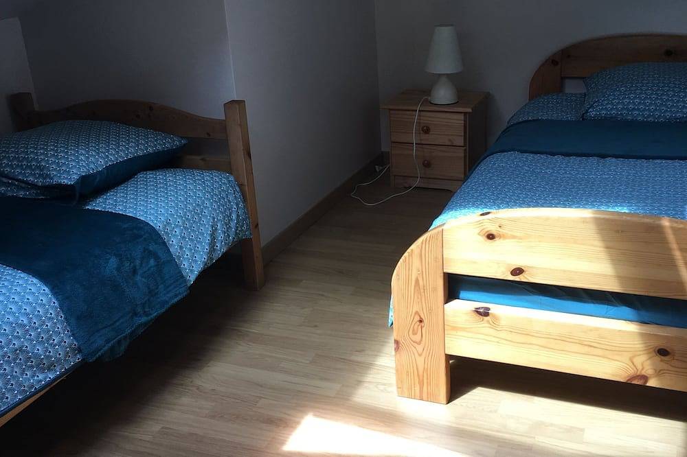 Entire apartment, T3 seaside apartment in private residence in Saint-Nic, Iroise