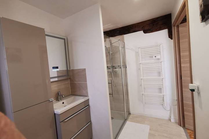 Gîte pour 3 personnes, avec piscine et terrasse à Chamboulive - 4