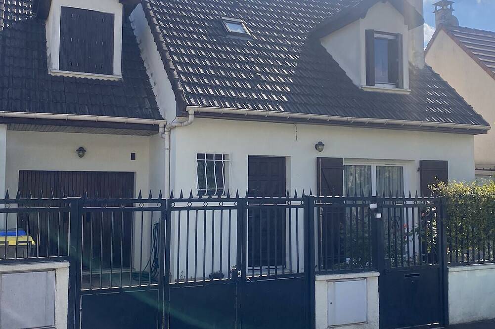 Maison à Louer. 3 Chambres, Jardin, Barbecue 5mn des Ligne 14 et 7 d Métro in L'Haÿ-les-Roses, Valle del Marne