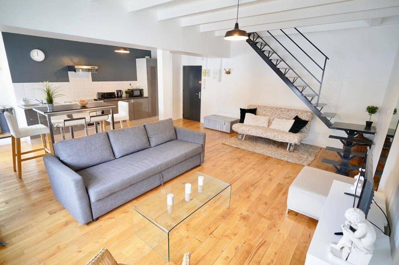 Appartement entier, Apartment in Saint-Didier-au-Mont-d'Or, Lyon et ses environs