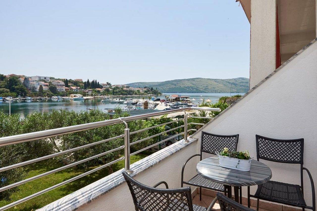 Ganze Wohnung, Ferienwohnung in Seget Vranjica mit Meerblick, Balkon, Klimaanlage, W-Lan (5052-3) in Seget Vranjica, Split-Dalmatien