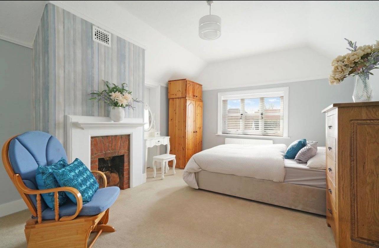 Villa Sleeps 17 - Hot Tub, Garden, Free Parking in Hillingdon (borough), Londen
