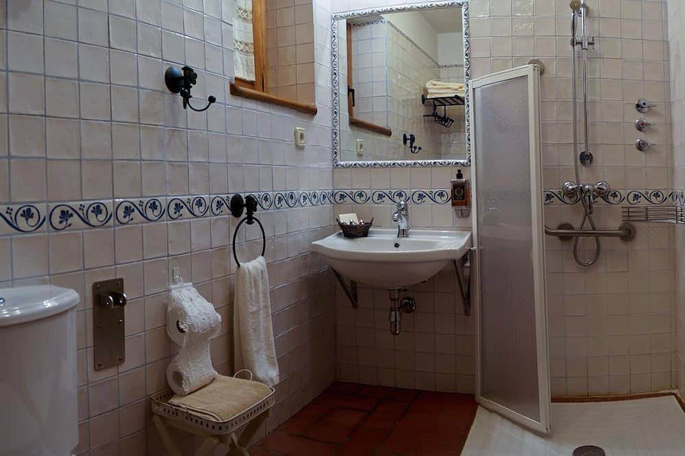 Entire apartment, Rural house for 2/3 people Sierra Norte de Madrid in Manjirón, Puentes Viejas