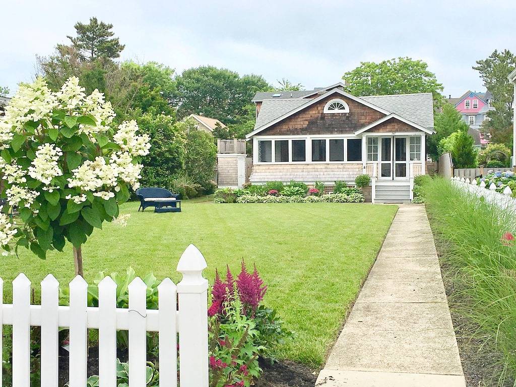 Historisches Cottage mit Blick auf den Twilight Lake - zu Fuß zum Strand und zum Bay Head Village in Bay Head, Ocean County