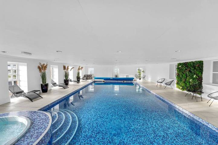 Gîte pour 30 personnes, avec jardin et jacuzzi à Burnley
