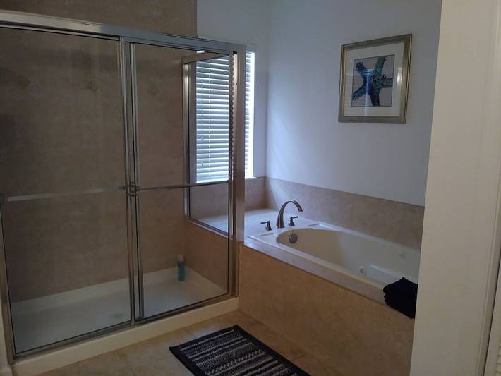 Vacation rental for 6 people, with balcony and yard as well as pool in Stuart
