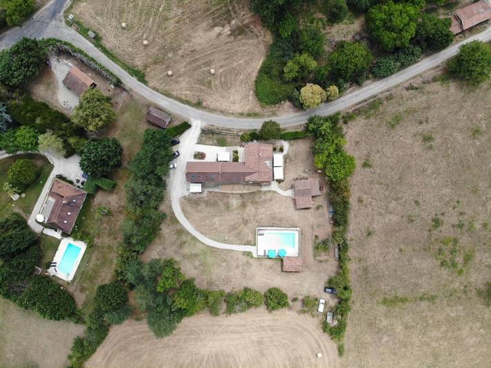 Location de vacances pour 8 personnes, avec jacuzzi ainsi que piscine et jardin à Marnac - 4