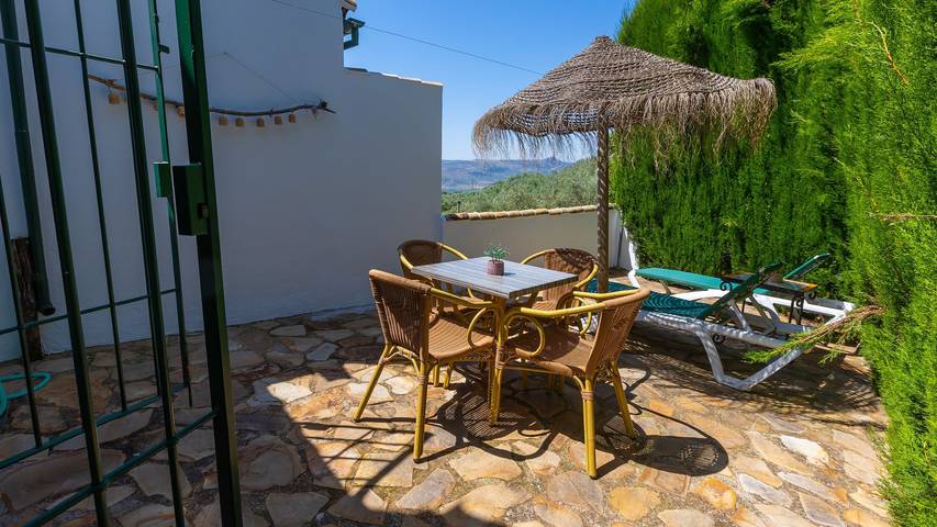 Chalet para 5 personas, con jacuzzi y balcón/terraza en Parque Natural Sierras Subbéticas - 3