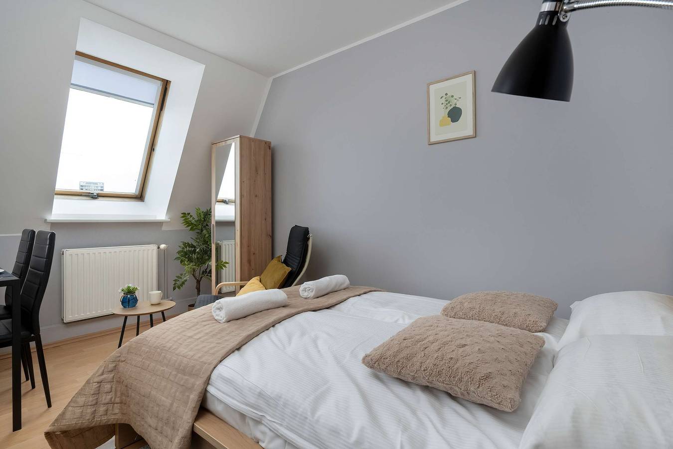 Entire studio, Komuny Paryskiej 49-51 Wroc aw Functional Studio Close to the Old Town in Wrocław, Lower Silesia