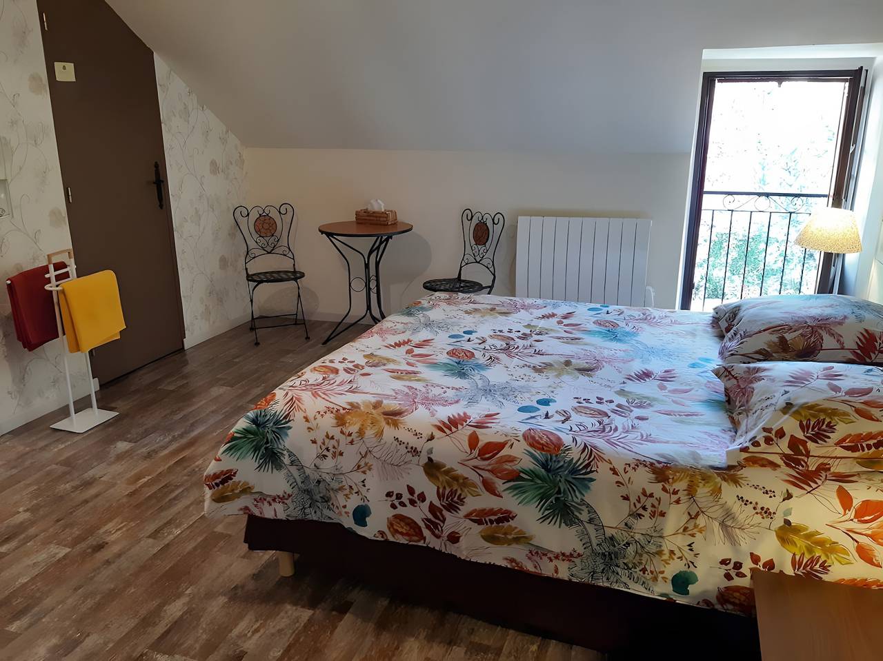 Bed and Breakfast 'Escargot De Bourgogne' with Shared Pool, Shared Terrace and Wi-Fi in Igornay, Autun region