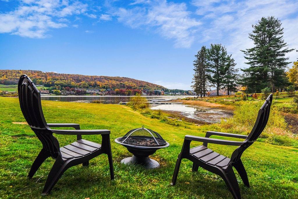 Walk to Wisp Slopes! Stunning Lakefront Home! in McHenry, Deep Creek Lake