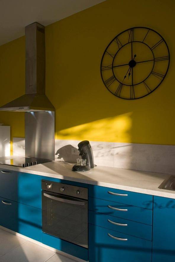 Appartement entier, Studio with Terrace in Saint-Amand-les-Eaux, Région de Valenciennes