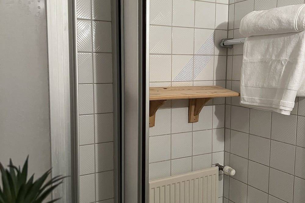 Ganze Wohnung, Schönes Doppelzimmer mit Balkon in Steinsfeld, Taubertal