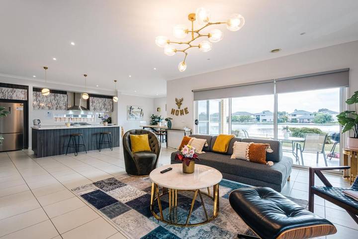 Casa de vacaciones para 16 personas, con jardín además de vistas y vistas al lago - 1