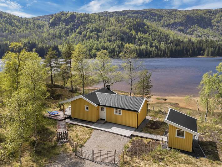 Feriehus for 4 personer, med Terrasse og Hage i tillegg til Innsjøutsikt i Agder