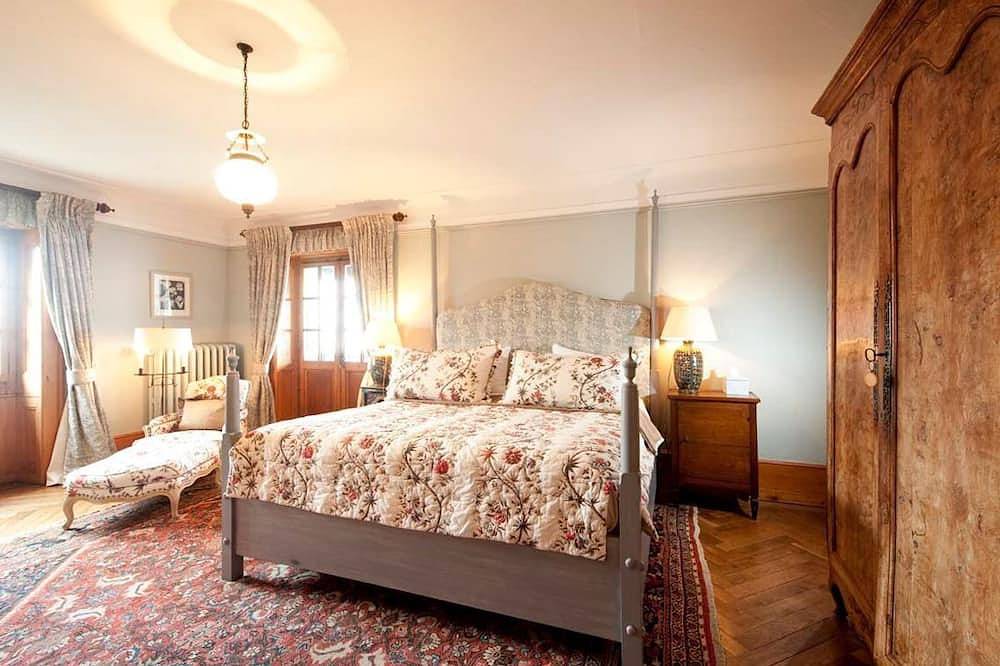Domaine Des Glieres - Fourteen Bedroom Villa, Sleeps 15 in Faverges, Parc naturel régional du Massif des Bauges