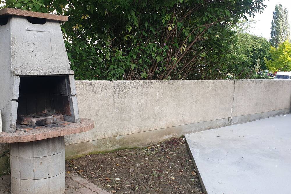 Magnificent F2 with terrace and parking, close to a park and 7 minutes from station in Le Mée-sur-Seine, Seine-et-Marne