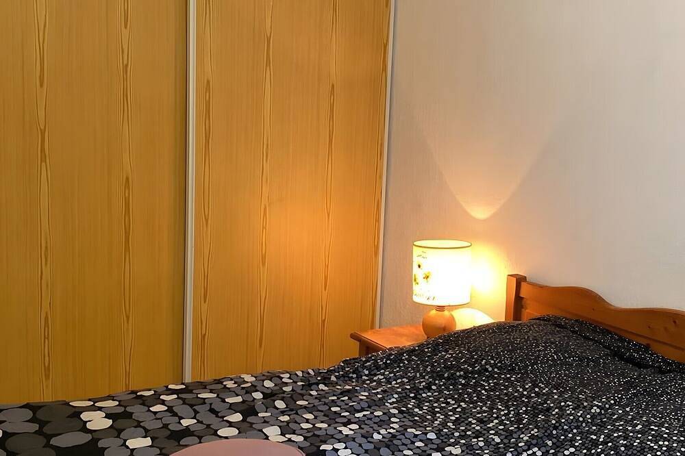 Entire apartment, Apartment 'Le Ressoutan' with Mountain View and Balcony in Saint-Colomban-des-Villards, Saint-Jean-de-Maurienne region