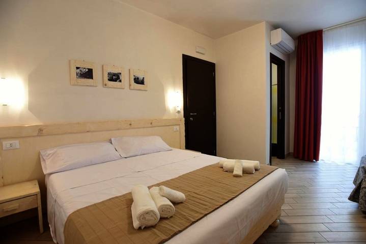 Chambre d’hôte pour 2 personnes, avec Balcon et Terrasse ainsi que Jardin et Vue
