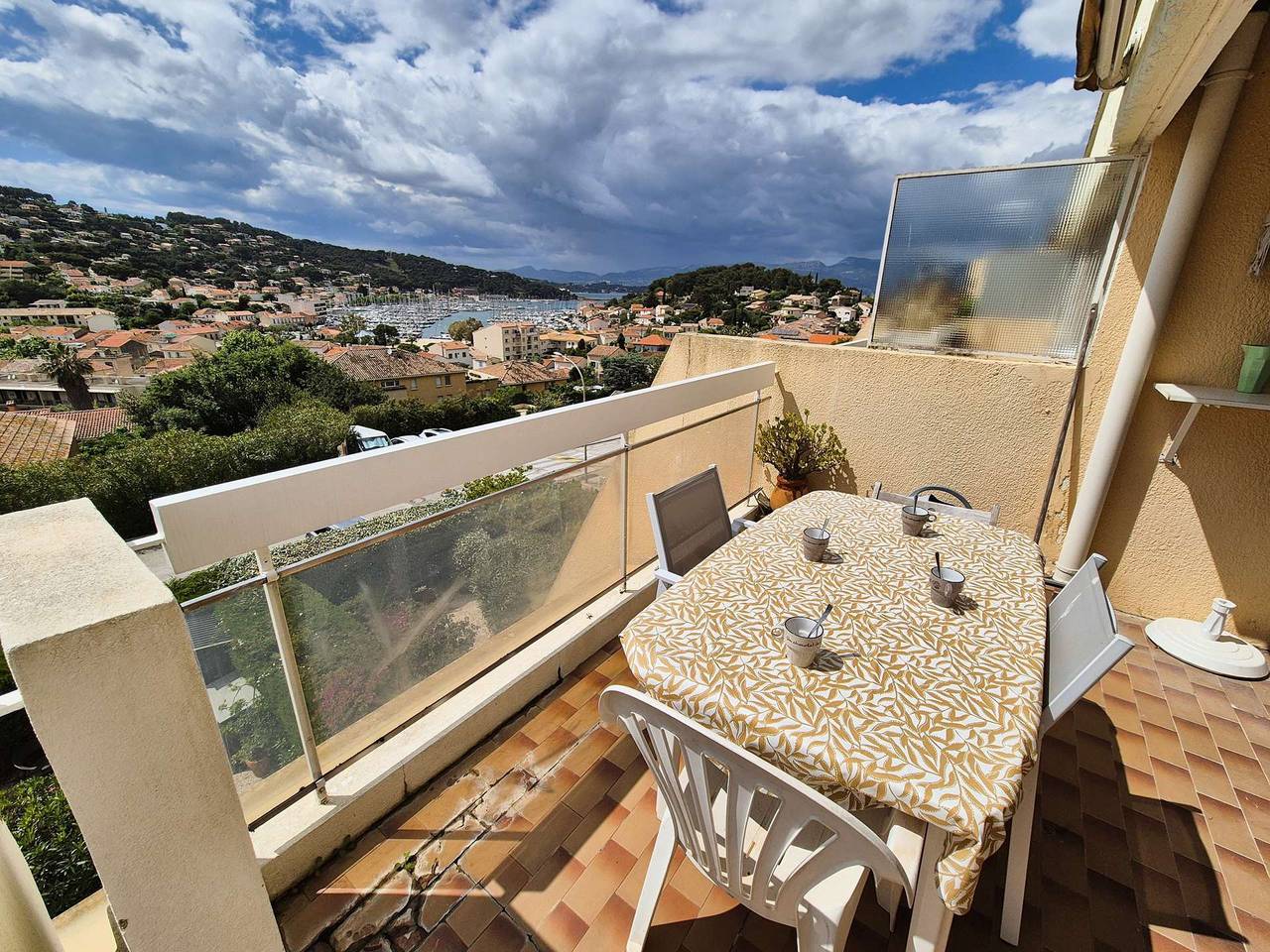 Ganze Ferienwohnung, Ferienwohnung für 4 Personen mit Balkon in Saint-Mandrier-sur-Mer, Toulon Region
