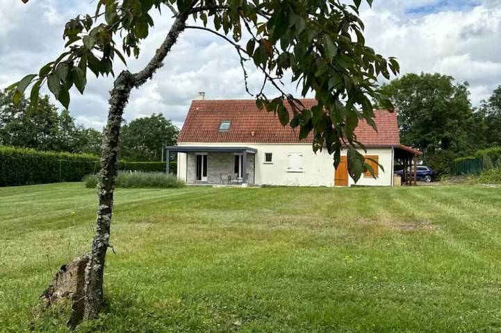 Location de vacances pour 6 personnes, avec jardin, animaux acceptés à La Roche-en-Brenil