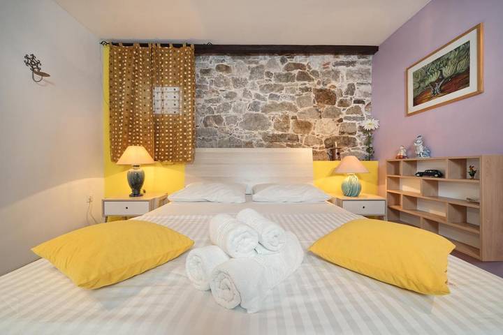 Pension voor 6 personen, met balkon en uitzicht in Split