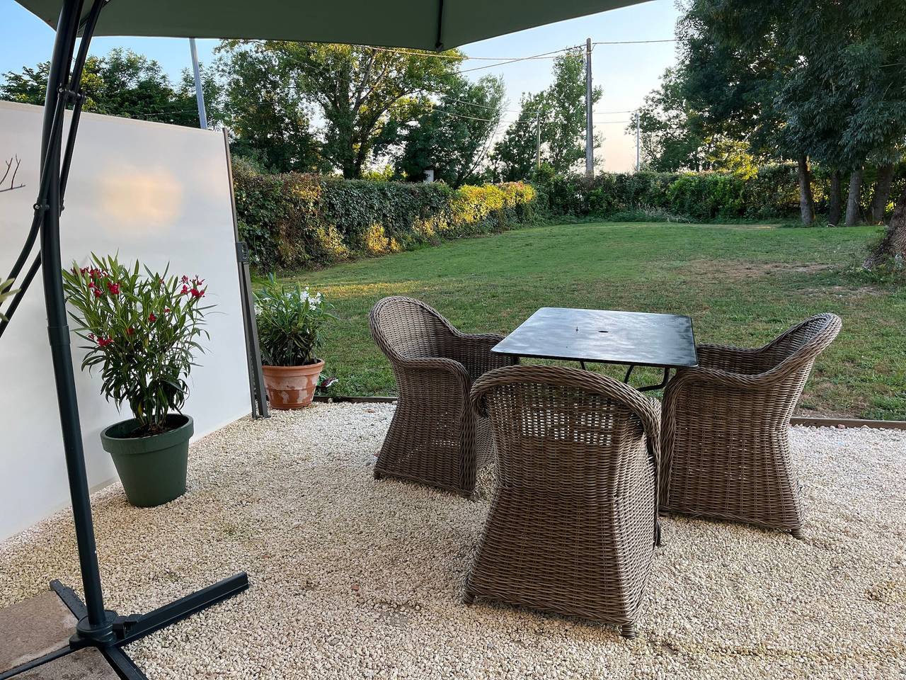 Ganze Wohnung, Appartement 'Bord-Eau, Terrasse und Garten' mit privater Terrasse, Gemeinschaftsgarten & Wlan in Saint-André-de-Cubzac, Blaye und Umgebung