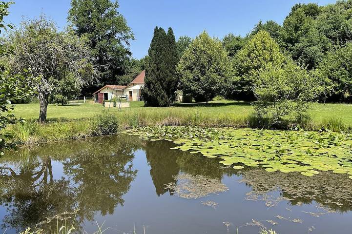 Location de vacances pour 5 personnes, avec jardin, animaux acceptés à Saint-Berain-sous-Sanvignes