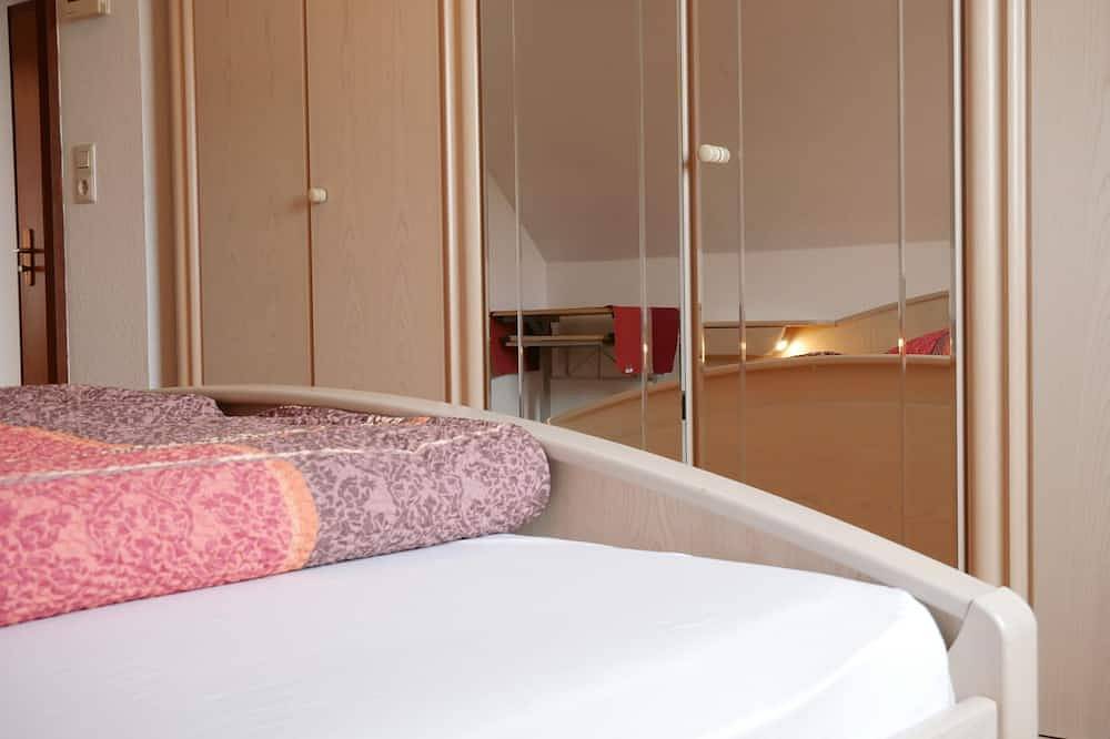 Ganze Wohnung, Ferienwohnung, 70qm, 2 Schlafzimmer, 1 Wohn-/Schlafzimmer, max. 5 Personen in Bad Urach, Neckar-Alb
