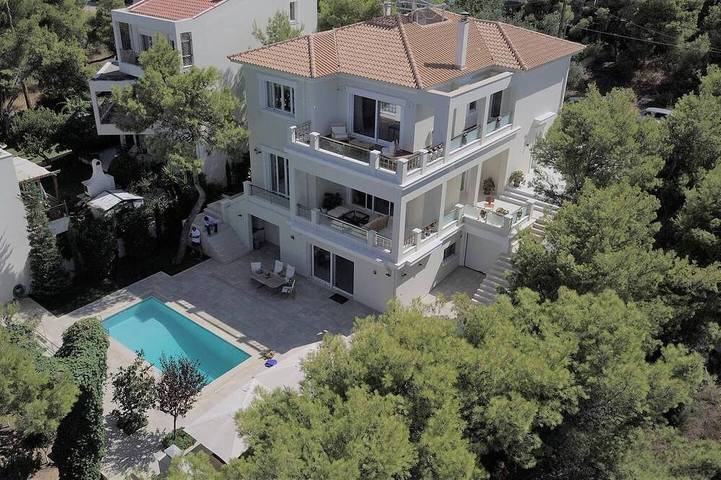 Ferienhaus für 12 Personen, mit Pool in Athen