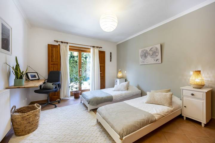 Gîte pour 2 personnes, avec jardin et terrasse, adapté aux familles dans Rogil