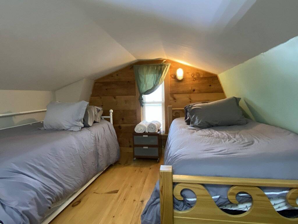 Adorable Tiny House in Picturesque Seaside Village in Bristol County