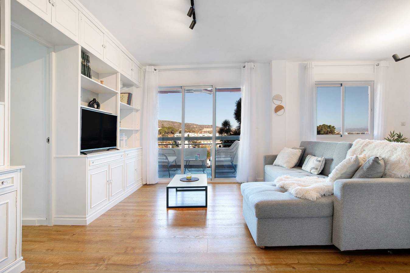 Appartement entier, Appartement 'Armonia' avec vue sur la mer, Wi-Fi et climatisation in Torremolinos Centre, Torremolinos
