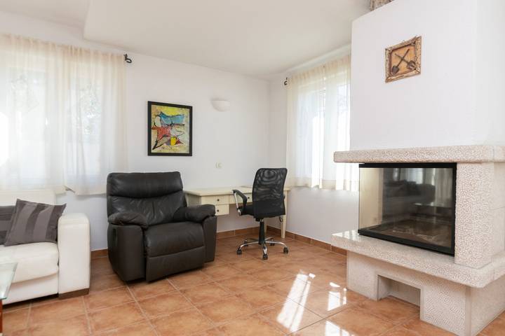 Villa pour 10 personnes, avec sauna ainsi que piscine et jardin, animaux acceptés à Supetar